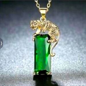 Gorgeous Leopard Emerald Necklace NWT